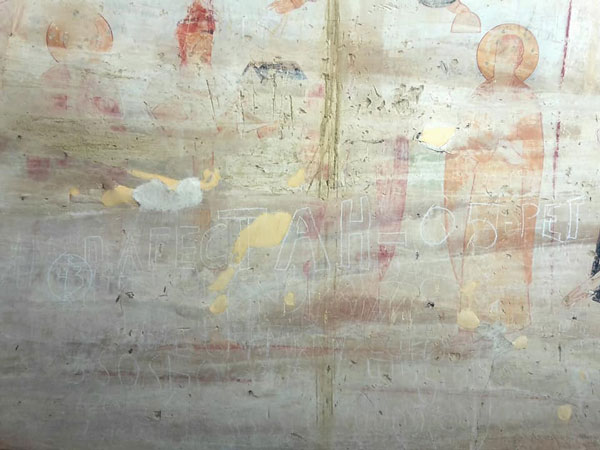 პოლონელი ტურისტების შემდეგ, დავით გარეჯის X საუკუნის უნიკალური ფრესკები დაღესტნელმა ტურისტებმა დააზიანეს.