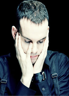 placebo-ს წევრი ბოდიშს იხდის