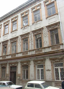 თბილისში ისტორიულ შენობას ანგრევენ