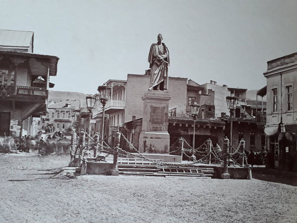 ხელოვნების სასახლეს უნიკალური განძი გადაეცა