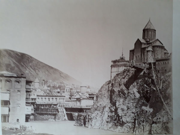 ხელოვნების სასახლეს უნიკალური განძი გადაეცა