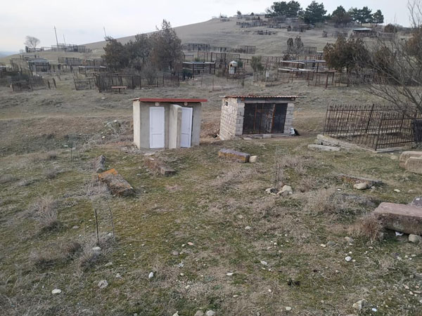 რუისში წინაპართა საფლავები ტრაქტორით მოთხარეს