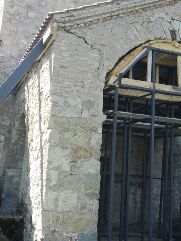 დამახინჯებული იყალთოს აკადემიის ტაძარი