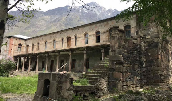 ალექსანდრე ყაზბეგის გაპარტახებული სახლი