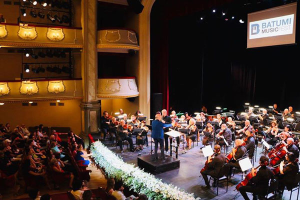 დავით ალადაშვილი ბათუმის შავი ზღვის ხელოვნების ფესტივალზე