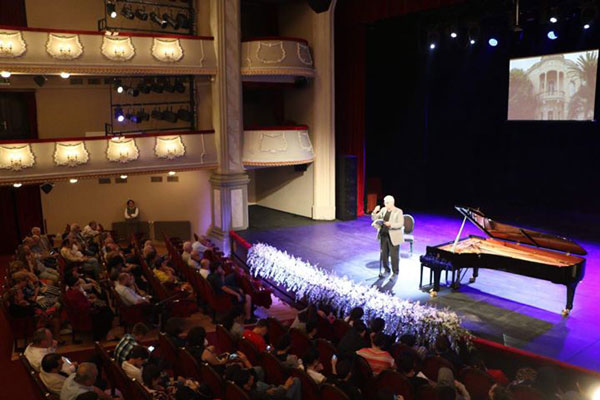 გურამ ოდიშარიას პოეზიის საღამო ბათუმის თეატრში