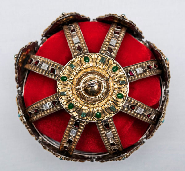 გვირგვინების განსაკუთრებული კოლექცია ხელოვნების სასახლიდან