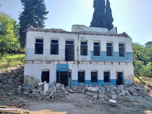 ქიზიყში უნიკალური სკოლა დაანგრიეს