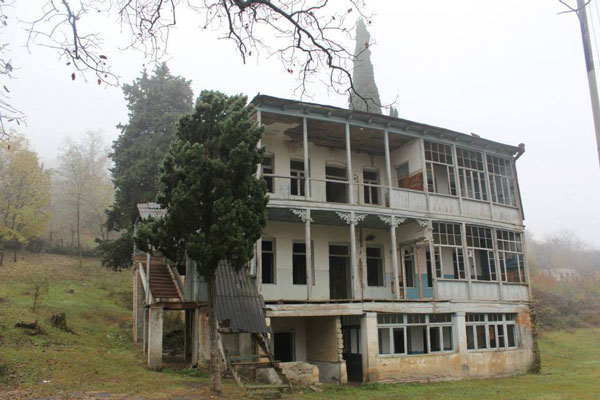 ქიზიყში უნიკალური სკოლა დაანგრიეს