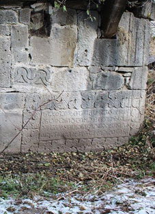 წალკის ხიდის ბურჯში ჩაყოლებული ტაძრის ჩუქურთმები