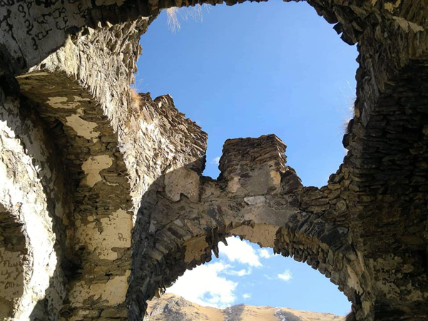 დანგრევისთვის განწირული ეკლესია პირიქითა ხევსურეთში