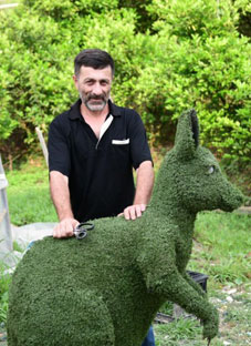 გელა ცენტერაძის ულამაზესი ქანდაკებები მცენარეებისგან