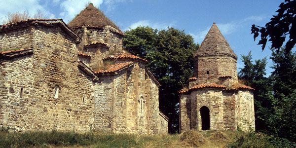 ასე გამოიყურება ძველი შუამთა მიდგმული ლოჯია-აივნით